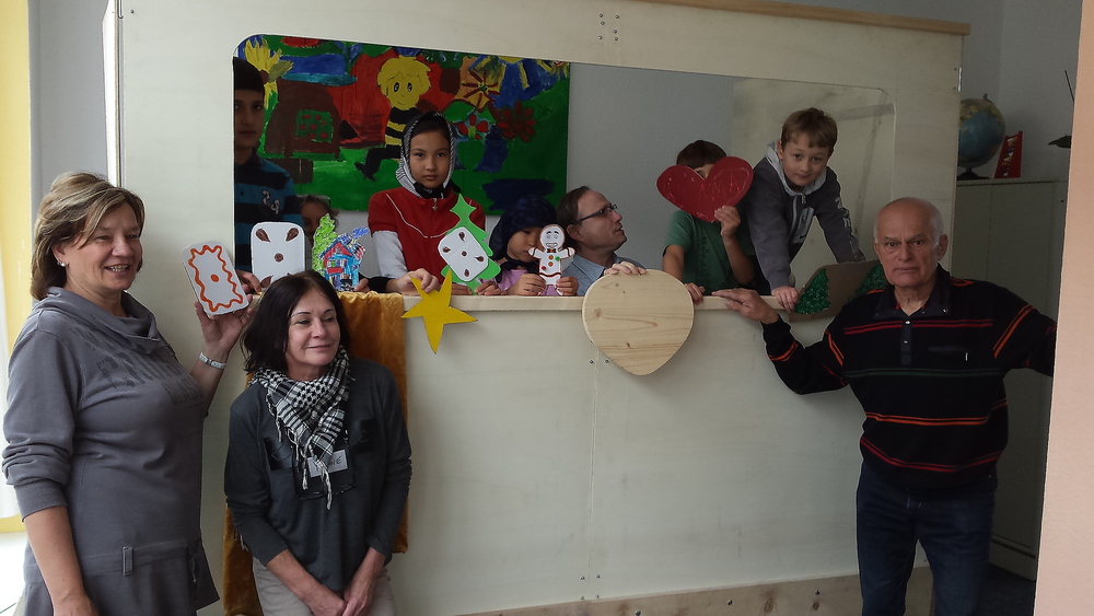 Projekt mit Flüchtlingskindern. Gestaltung und Aufführung eines Puppenspiels, inklusive Puppen– und Bühnenbau.